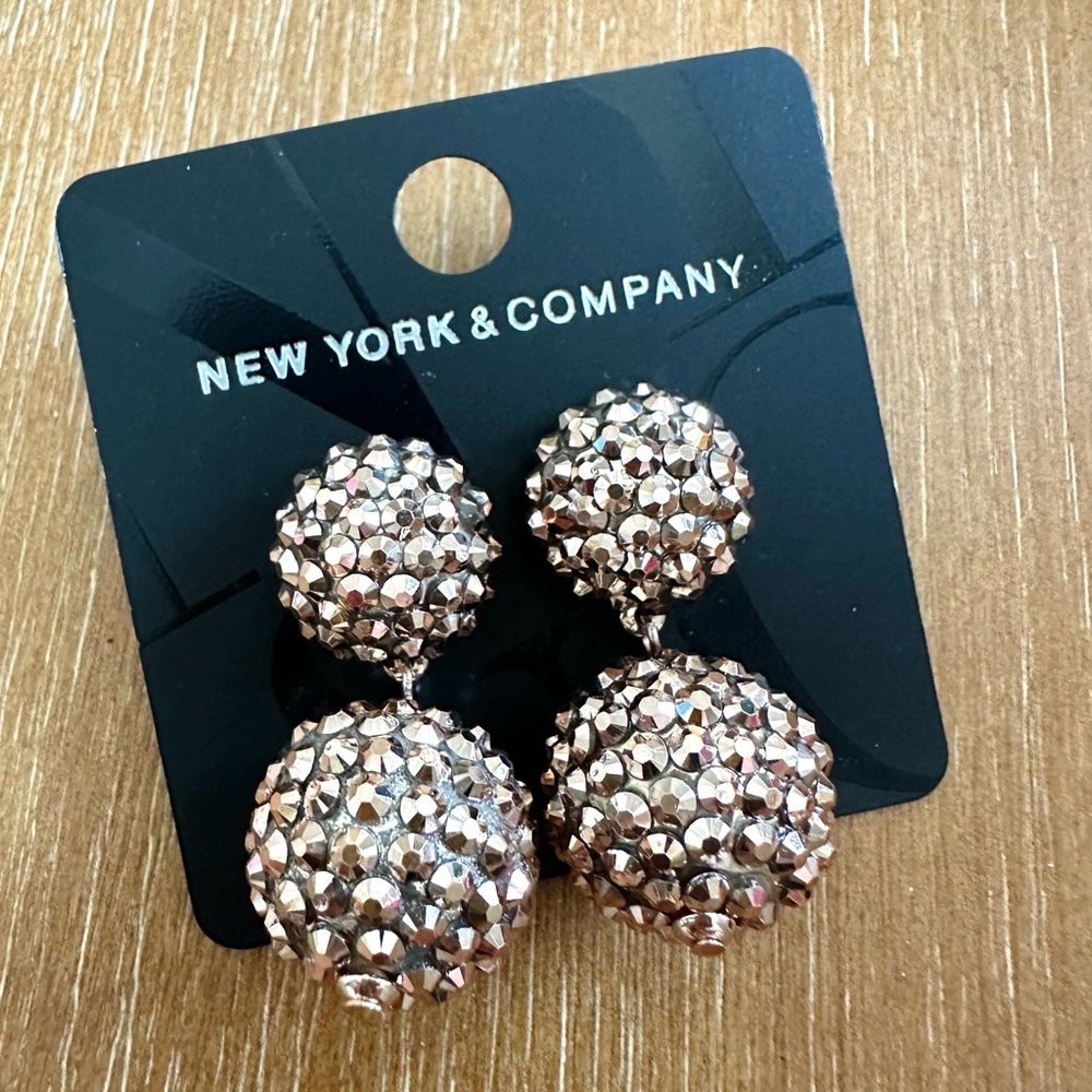 [NEW UNWORN] NEW YORK & COMPANY Dazzling Spherical Drop Earring, Rose Gold